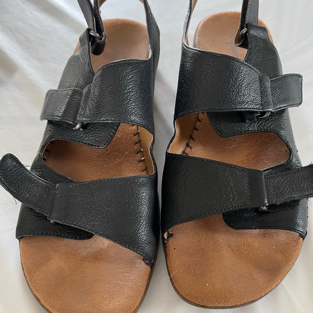 Easy spirit black leather sandal 11 wide